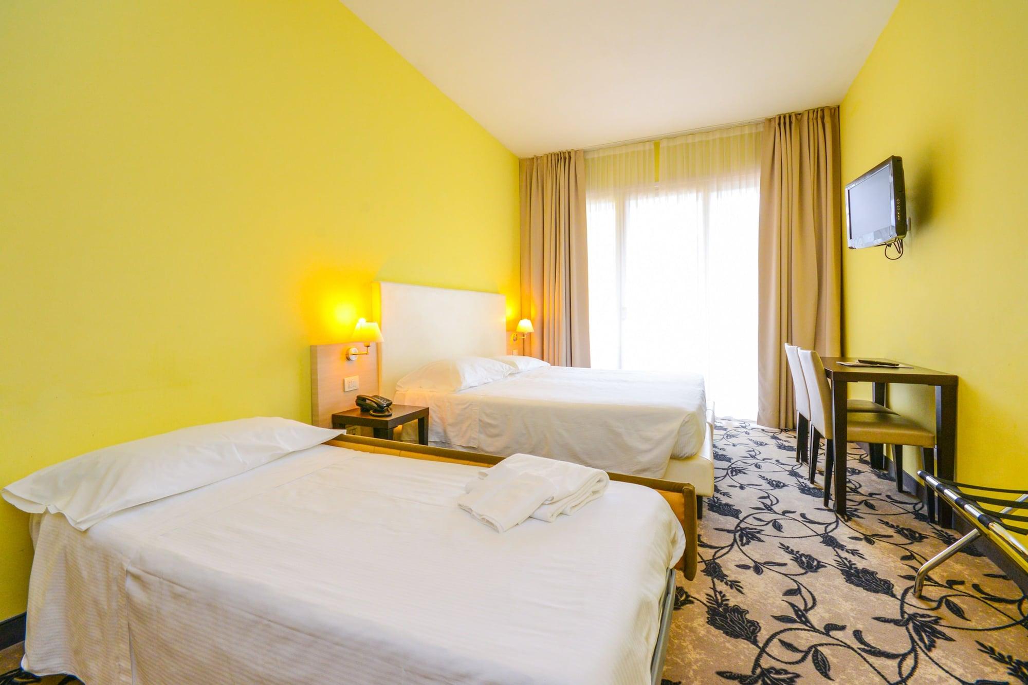 Regal Hotel Бреша Екстериор снимка