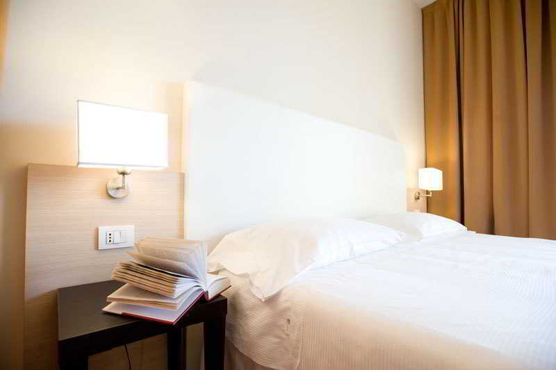 Regal Hotel Бреша Екстериор снимка